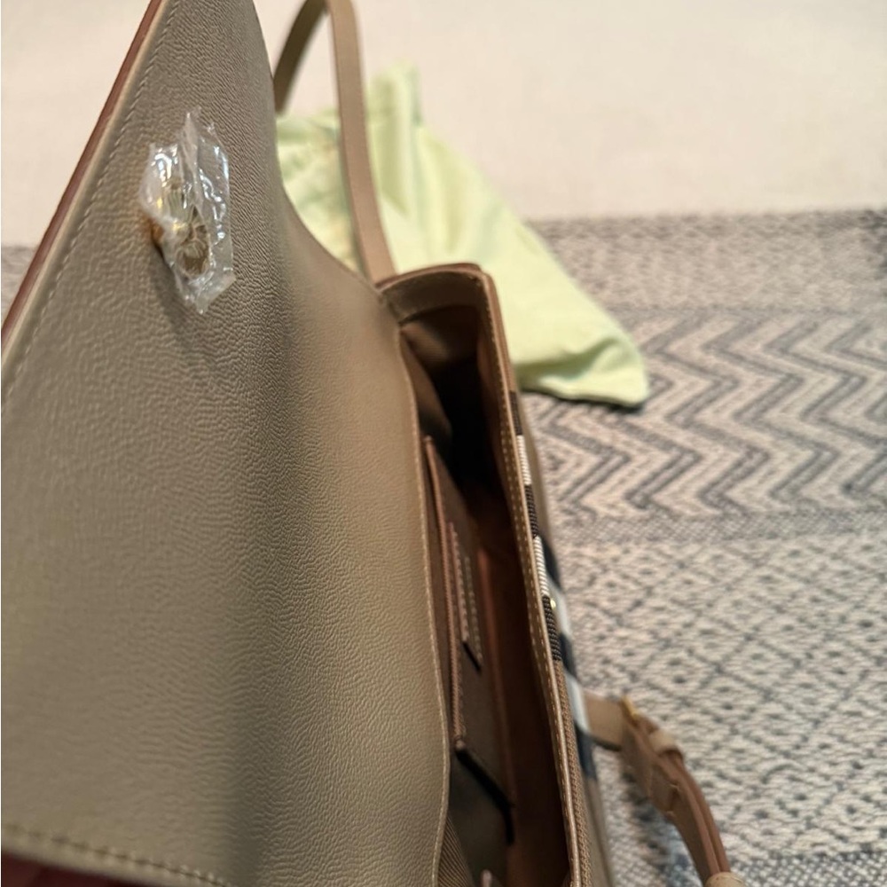 New w/o tags Burberry Hampshire Crossbody